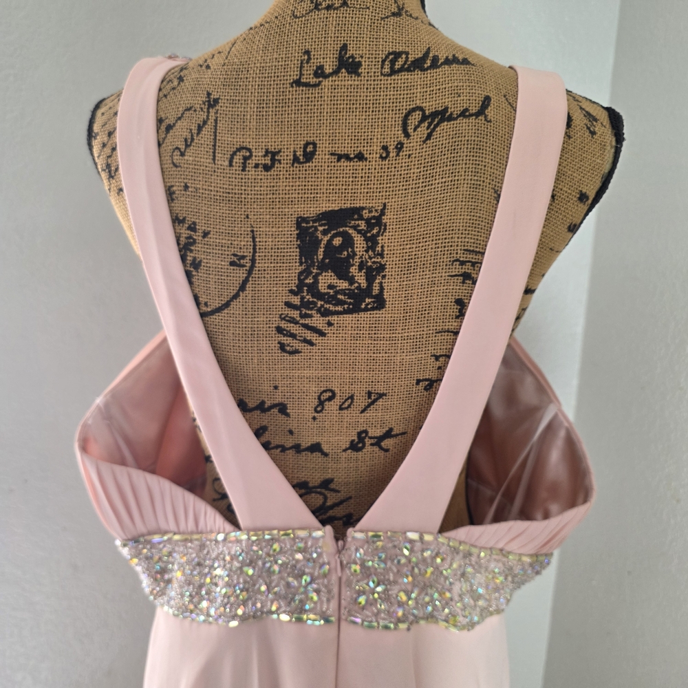 Cindy - Chic Blush Maxi Dress with Embellished Waist - Size XXL - Picture 4 of 6